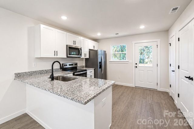 105-107 8th Avenue Drive SE 1, Hickory, NC 28601