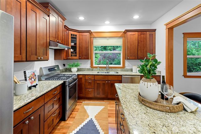 10440 NE Quiet Valley Lane, Bainbridge Island, WA 98110