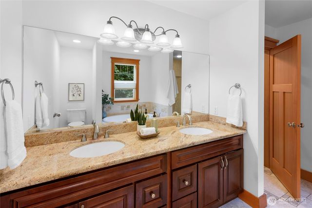 10440 NE Quiet Valley Lane, Bainbridge Island, WA 98110