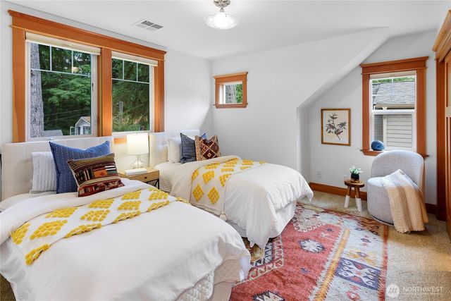 10440 NE Quiet Valley Lane, Bainbridge Island, WA 98110