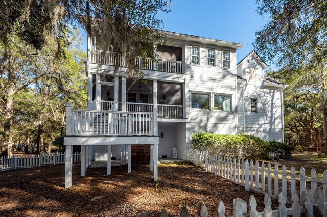 6976 Maybank Highway, Wadmalaw Island, SC 29487