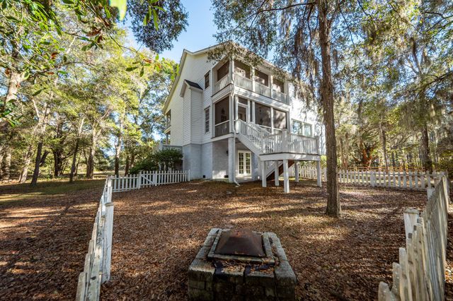 6976 Maybank Highway, Wadmalaw Island, SC 29487