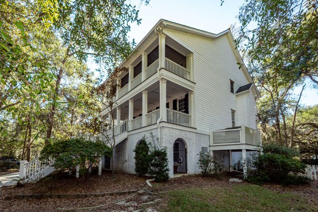 6976 Maybank Highway, Wadmalaw Island, SC 29487