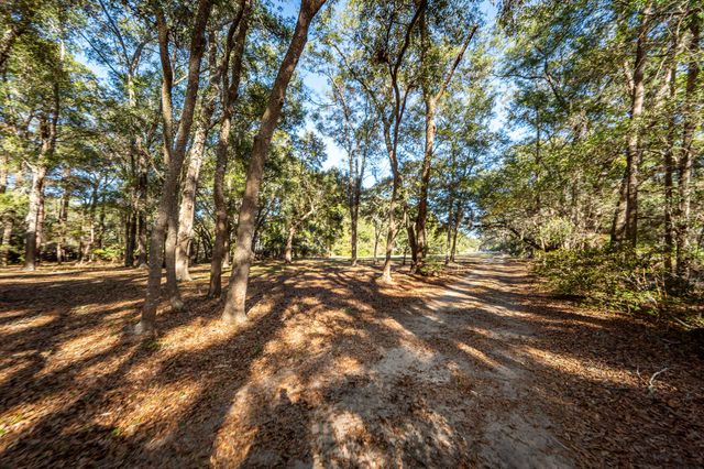 6976 Maybank Highway, Wadmalaw Island, SC 29487