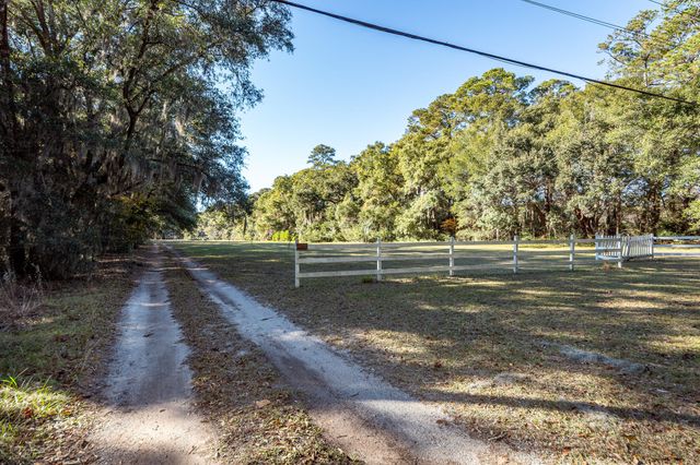 6976 Maybank Highway, Wadmalaw Island, SC 29487