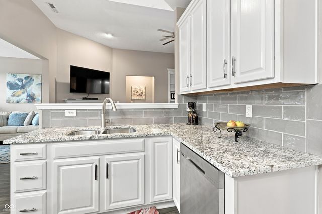 9332 N Bayland Drive, Mccordsville, IN 46055