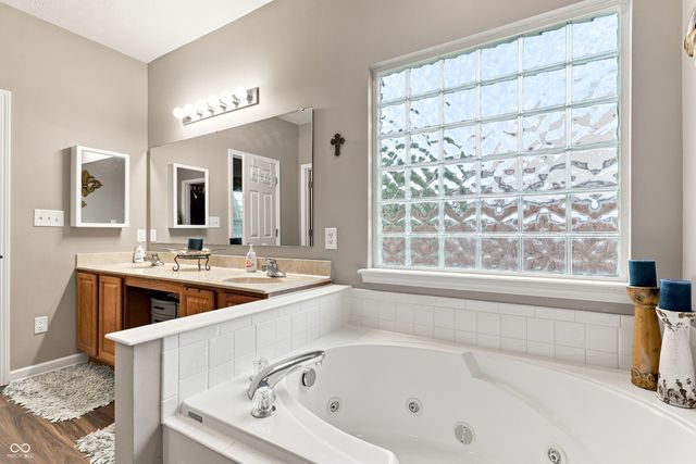 9332 N Bayland Drive, Mccordsville, IN 46055