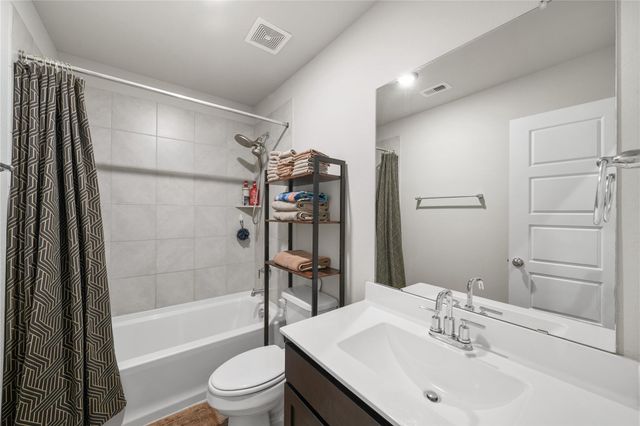 1217 Lancer Leap Drive, Alvin, TX 77511