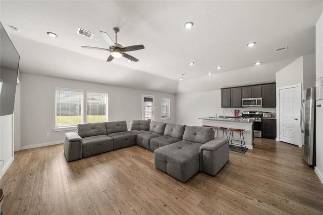 1217 Lancer Leap Drive, Alvin, TX 77511