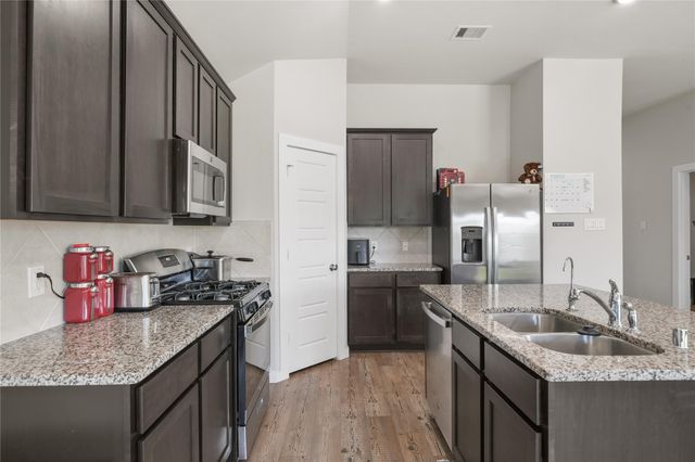 1217 Lancer Leap Drive, Alvin, TX 77511