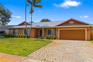 5160 SW 18th Ct, Plantation, FL 33317