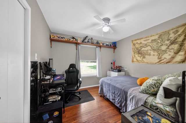 709 S Oak St, Van, TX 75790
