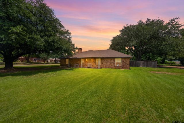 709 S Oak St, Van, TX 75790
