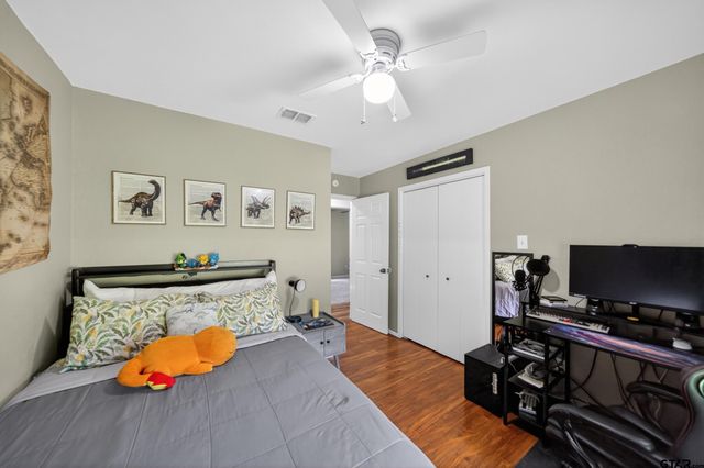 709 S Oak St, Van, TX 75790