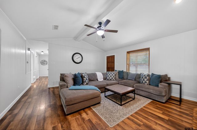 709 S Oak St, Van, TX 75790