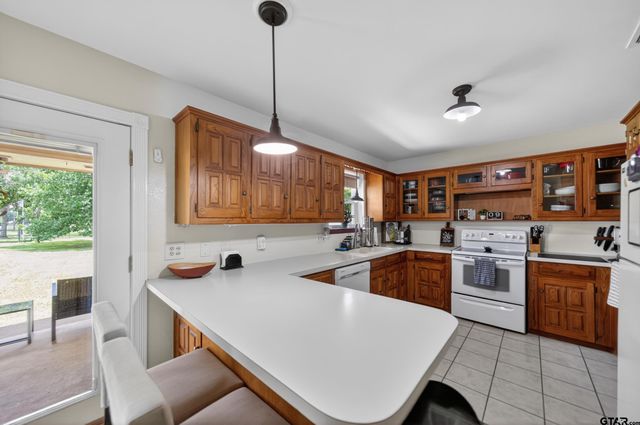 709 S Oak St, Van, TX 75790