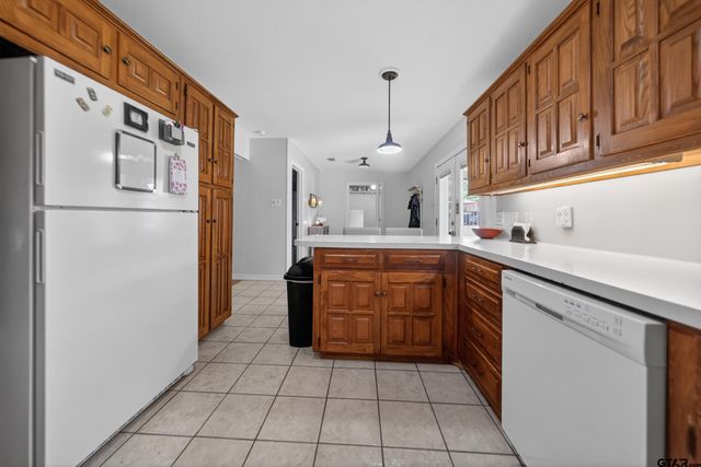 709 S Oak St, Van, TX 75790