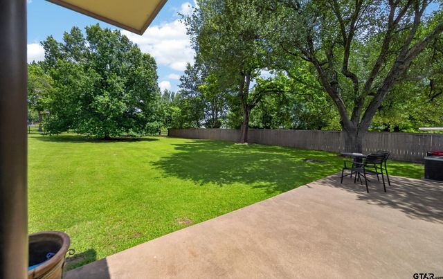 709 S Oak St, Van, TX 75790