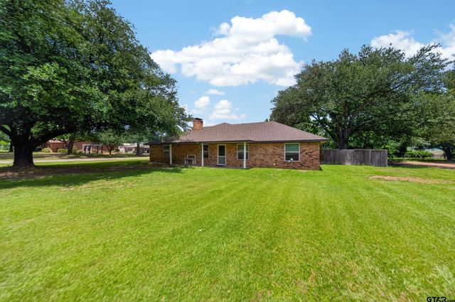 709 S Oak St, Van, TX 75790