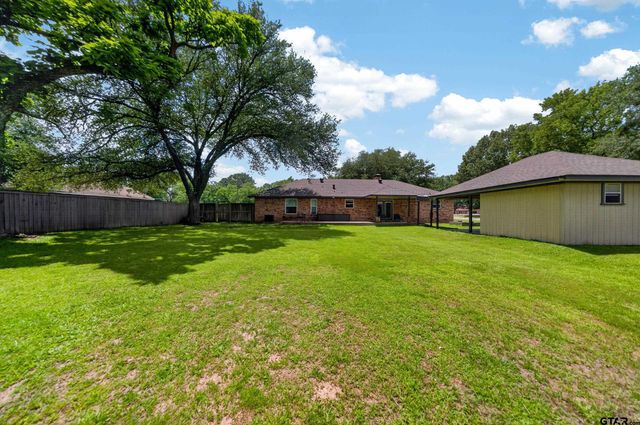 709 S Oak St, Van, TX 75790