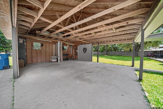 709 S Oak St, Van, TX 75790