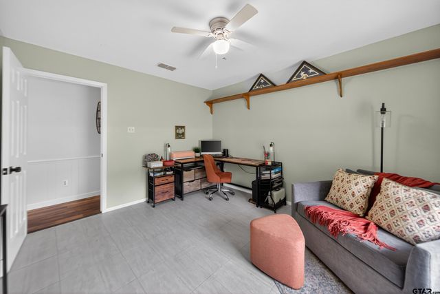 709 S Oak St, Van, TX 75790