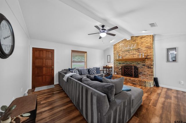 709 S Oak St, Van, TX 75790