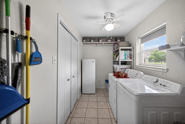 709 S Oak St, Van, TX 75790