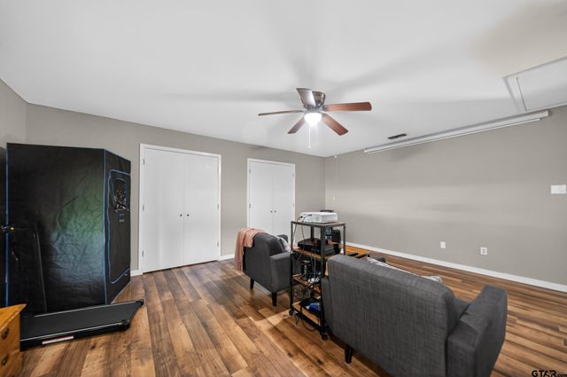 709 S Oak St, Van, TX 75790