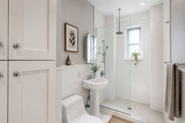 66 Madison Ave Apt 9L, New York City, NY 10016