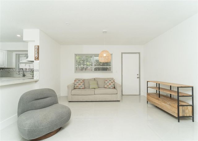 2260 Charleston St, Hollywood, FL 33020