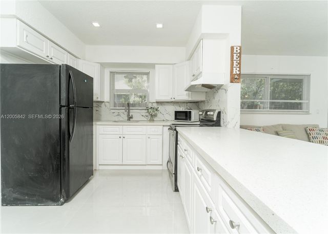 2260 Charleston St, Hollywood, FL 33020