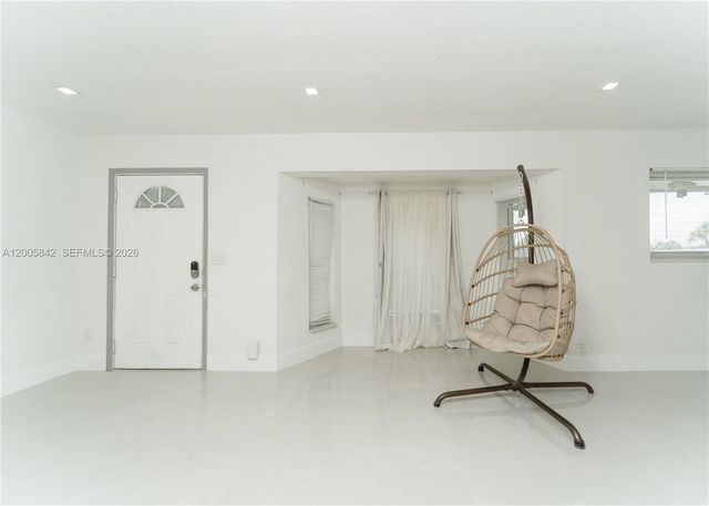 2260 Charleston St, Hollywood, FL 33020