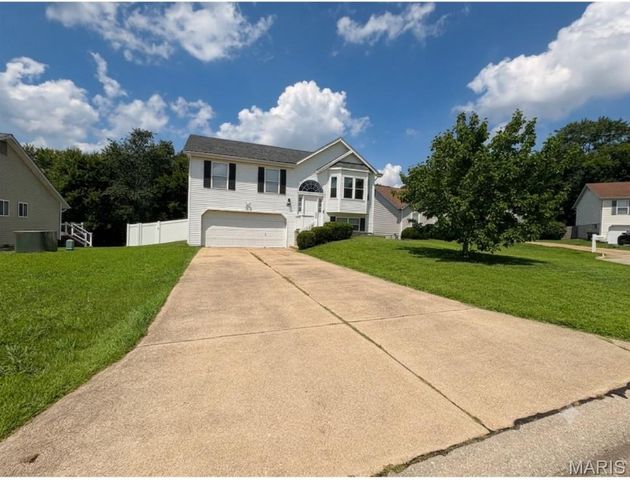991 Sunset Farms Court, St Charles, MO 63304