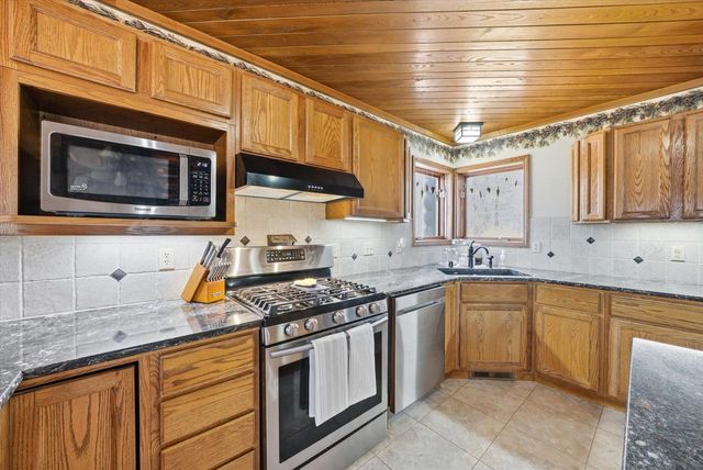 9020 Marken ROAD, Valders, WI 54245