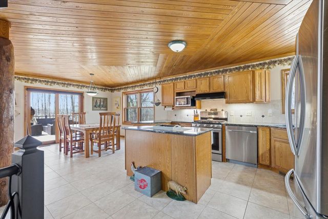 9020 Marken ROAD, Valders, WI 54245