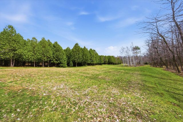 9020 Marken ROAD, Valders, WI 54245