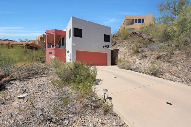 9932 N 16TH Place E, Phoenix, AZ 85020