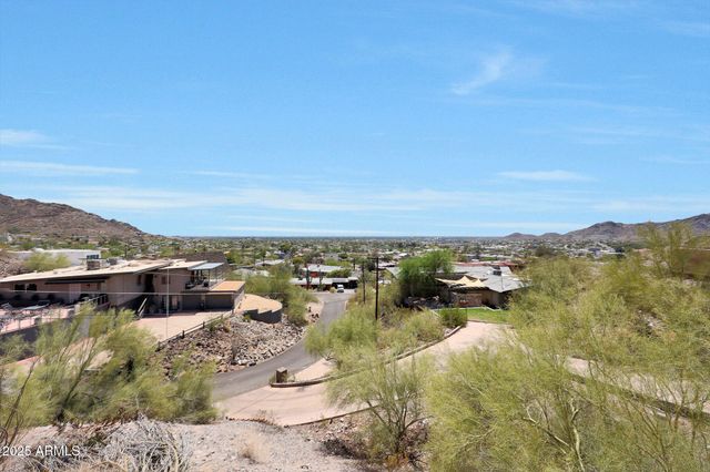 9932 N 16TH Place E, Phoenix, AZ 85020