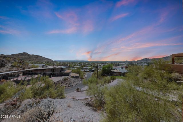 9932 N 16TH Place E, Phoenix, AZ 85020