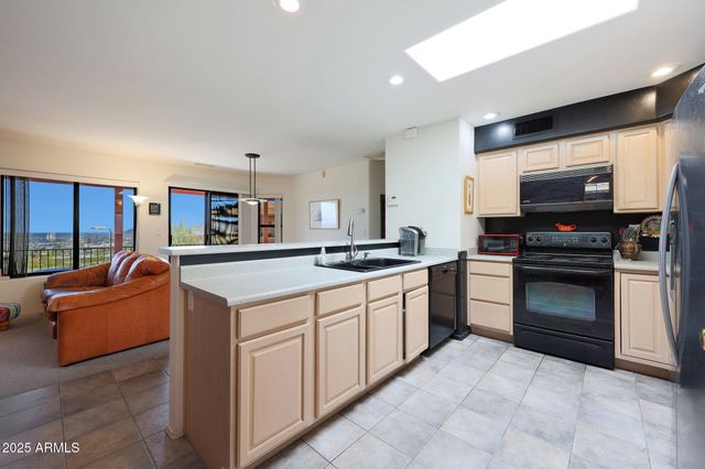 9932 N 16TH Place E, Phoenix, AZ 85020