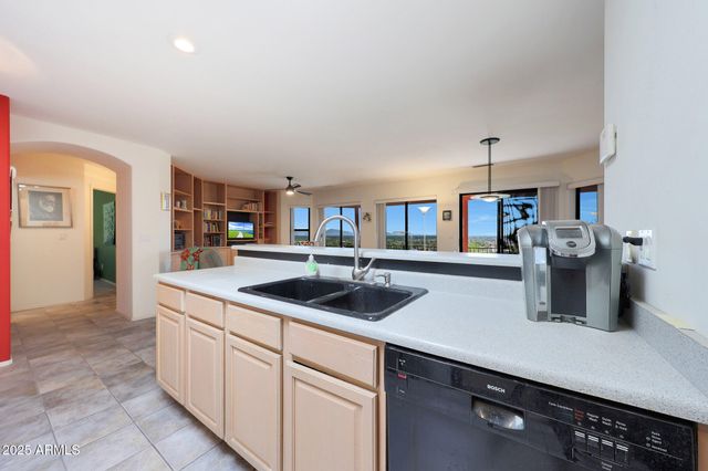 9932 N 16TH Place E, Phoenix, AZ 85020