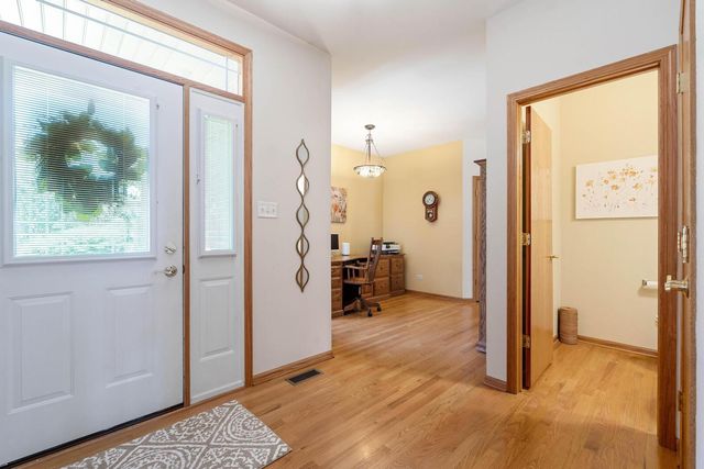 10711 Canterbury Drive, Mokena, IL 60448
