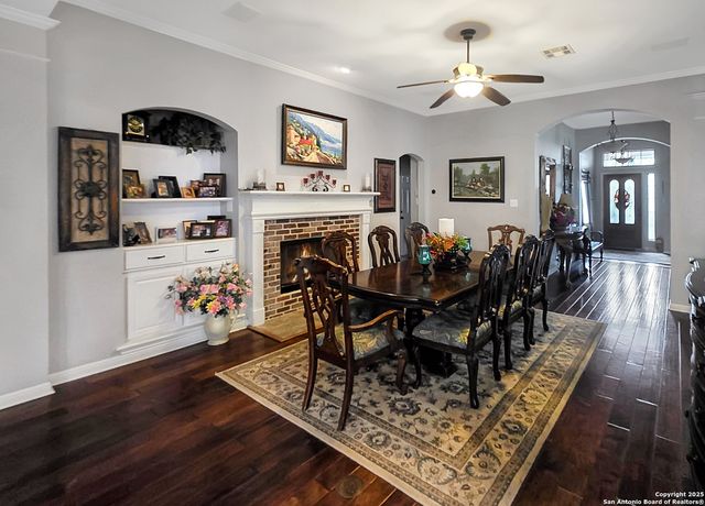 527 Mesa Rdg, San Antonio, TX 78258