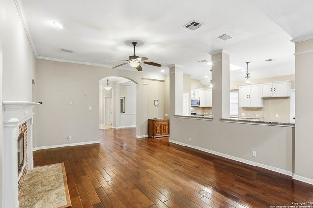 527 Mesa Rdg, San Antonio, TX 78258