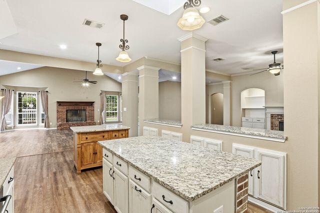 527 Mesa Rdg, San Antonio, TX 78258