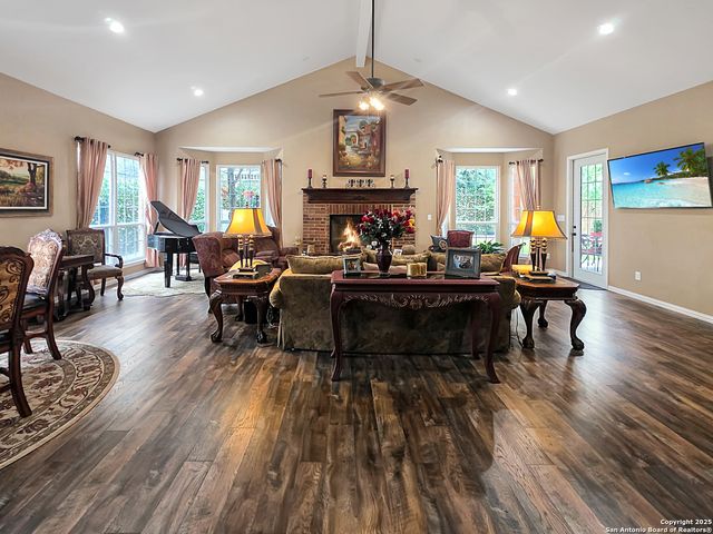 527 Mesa Rdg, San Antonio, TX 78258