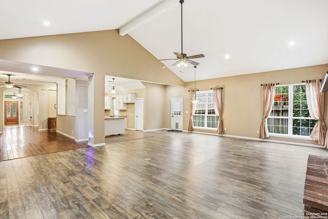 527 Mesa Rdg, San Antonio, TX 78258