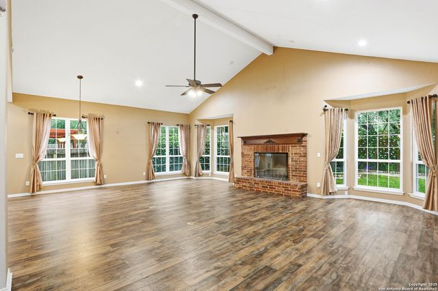 527 Mesa Rdg, San Antonio, TX 78258