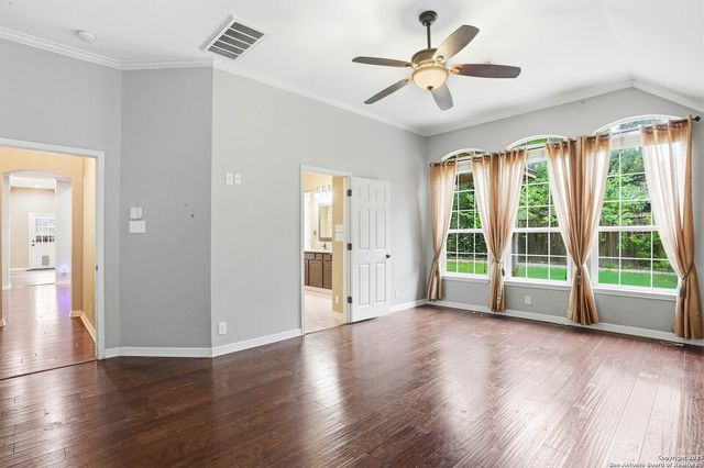 527 Mesa Rdg, San Antonio, TX 78258